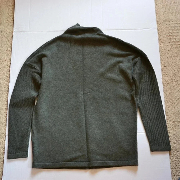 Denver Hayes Knit Sweater Pair - Picture 4 of 11